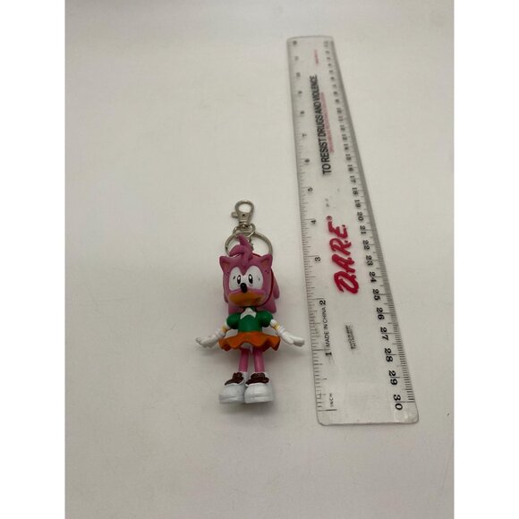 Upcycled Sega Sonic the Hedgehog Amy Keychain: Vintage Toy Charm - Picture 4 of 5